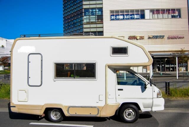キャンピングカー(格好良いです、ワクワクします、冷蔵庫冷暖房シャワートイレ付きのもあります)