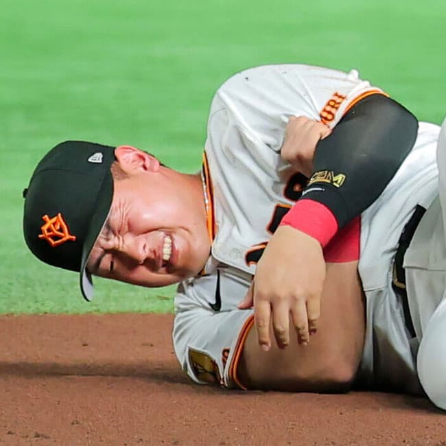 【巨人】岡本和真、重傷だった…再度診察を受け「左肘の靱帯損傷」全治３か月程度の見込み