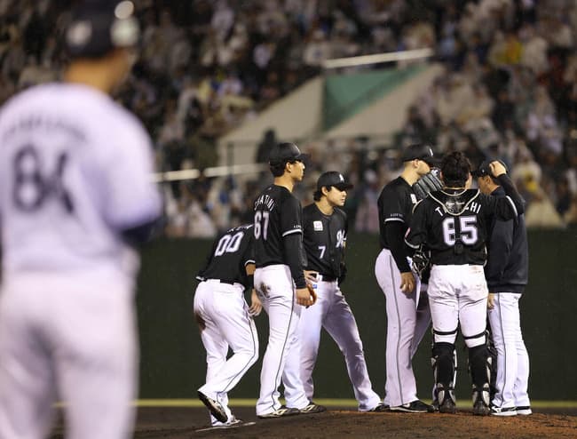 【ロッテ】落球にファンブル、３三振…ルーキー立松由宇に吉井監督「次へのステップにして」