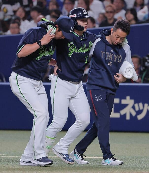 【ヤクルト】高津臣吾監督「歩行困難。明日のゲームに出られるという感じではない」長岡秀樹の離脱を示唆