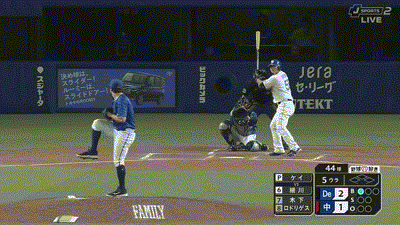 【中日対DeNA6回戦】中日・細川が走塁時にアクシデント　右脚を負傷か…急失速で苦悶の表情見せる