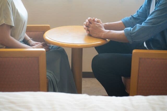 夫の年収が1,500万円以上の妻の4割「離婚したい」…理由は「給料が少ないから」