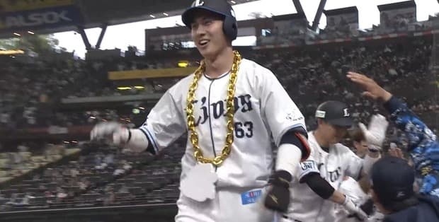 長谷川信哉選手、西武ファンの手首を破壊！