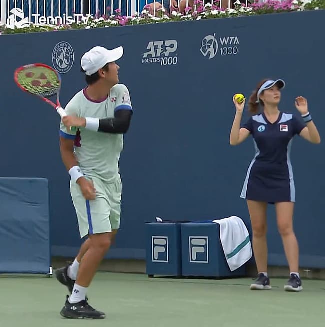 【動画】檜山沙耶の夫おにし、試合中にボールを観客席に打ち込んでペナルティｗｗｗｗ