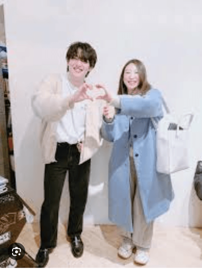 【画像】女子「ギャー！このカフェの店長BTSのテテに似てる！」カフェに女性が集結