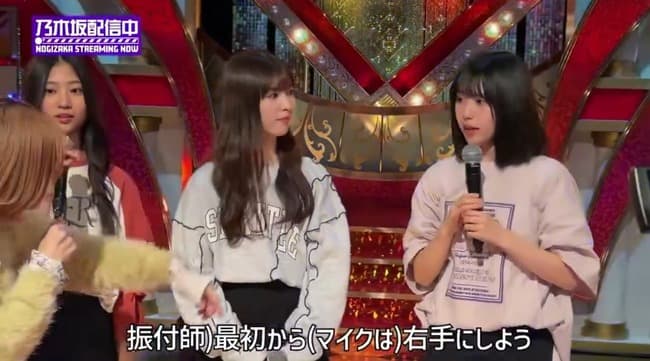 【悲報】乃木坂最年少の新人の子（15）、マイクが上手く持てず怒られてしまう