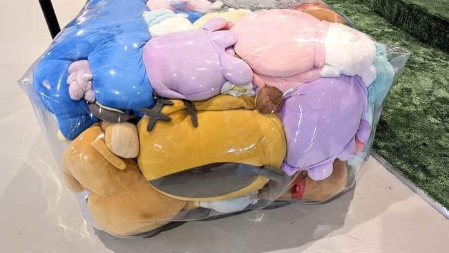 大阪万博「遊ばれなくなったぬいぐるみでベンチ作りました」→ポケモンぬいぐるみを使用し炎上