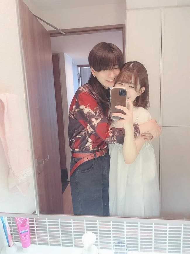 【悲報】人気女性声優さん、彼氏が無名コンカフェ店員と判明し弱男発狂ｗｗｗ