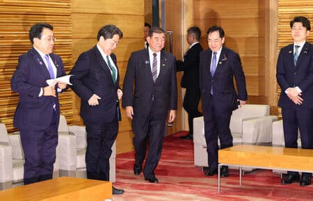 大型連休、閣僚14人が外国に遊びに行く　必要性や危機管理に疑問も