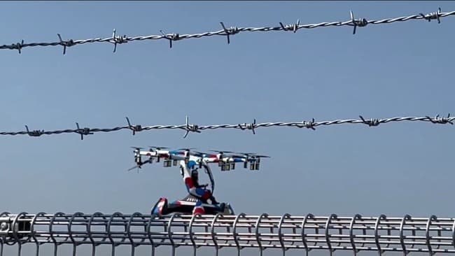 【悲報】大阪万博のそらとぶ車、飛行中にプロペラのモーターが根元から折れてしまう…