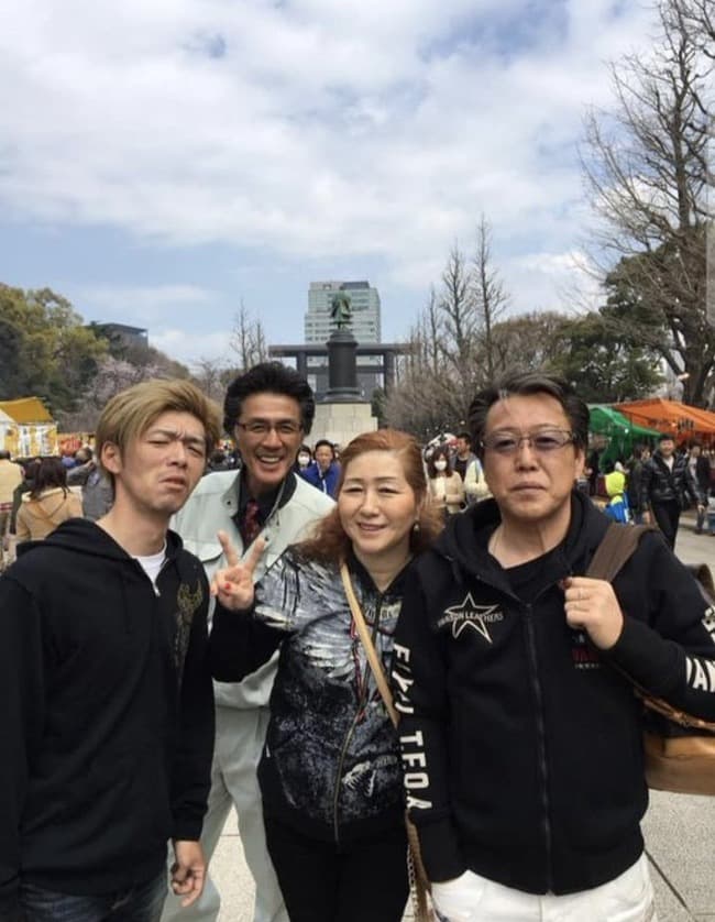 【画像】花井組の組長、休日はふつうの優しいパパだった