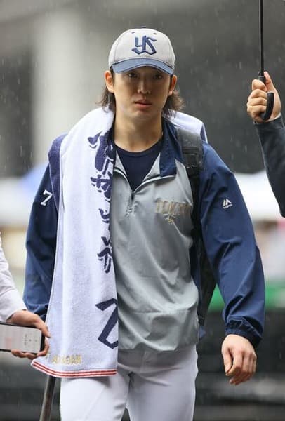 ヤクルト長岡、広島戦で強行出場へ