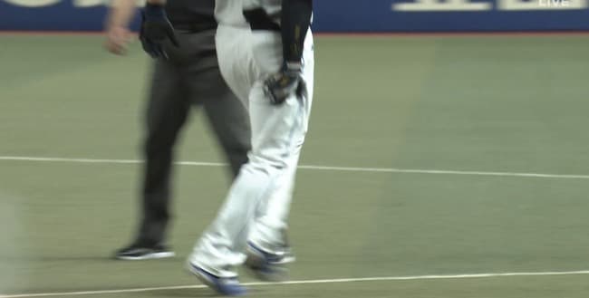 中日・細川が負傷交代　走塁時に右脚負傷のアクシデント…急失速で苦悶の表情見せる