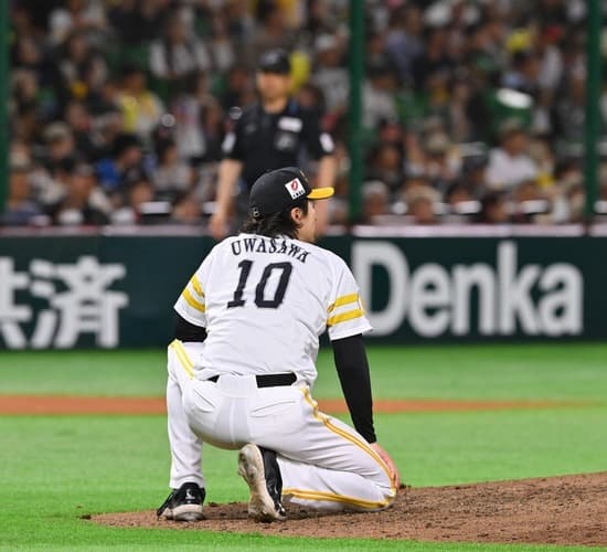 ソフトバンク上沢、痛恨の被弾に思わずしゃがみ込む　古巣日本ハム戦で逆転を許す