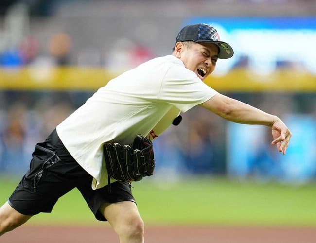 宮迫博之さん、ドジャース戦始球式で「宮迫です！」披露「信じられないくらい緊張」の投球はワンバウンド