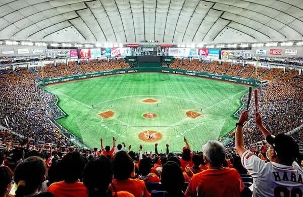 NPB「ボール飛ばなくしてチケット高くして試合中の撮影禁止にするぞ!」→観客激減で終わる