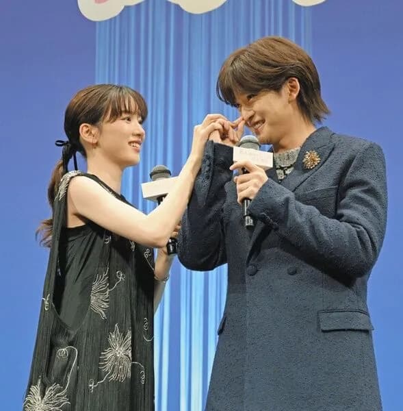 【朗報】永野芽郁さん、ただ距離感がバグってるだけの女の子だった