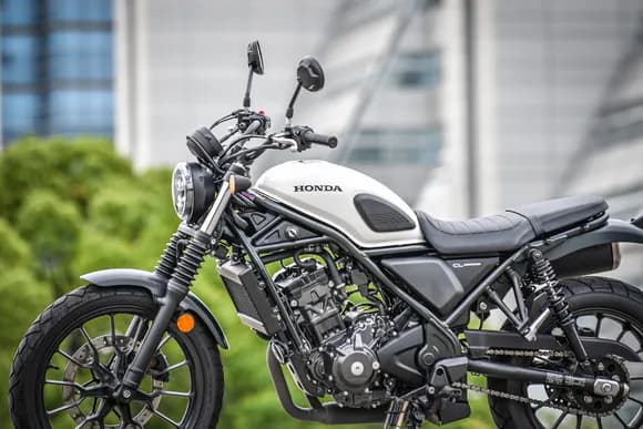 【悲報】GWの恒例行事、バイク乗りが今年も空へ旅立つ・・・・・