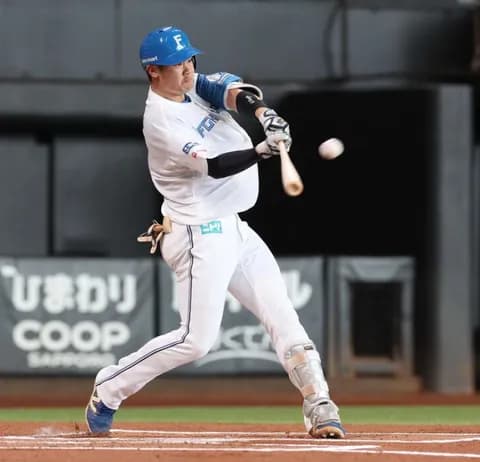 【日本ハム】吉田賢吾が初球打ちでプロ初の先頭打者弾 引っ張った本塁打は4本目で初