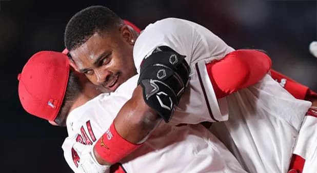 カープモンテロ、延長12回に劇的サヨナラ打!奨成4年ぶり1号弾&5戦連続複数安打!末包6号&好守!ドラ3岡本プロ初勝利!貯金2で2位浮上!【広島5x-4巨人/試合結果】