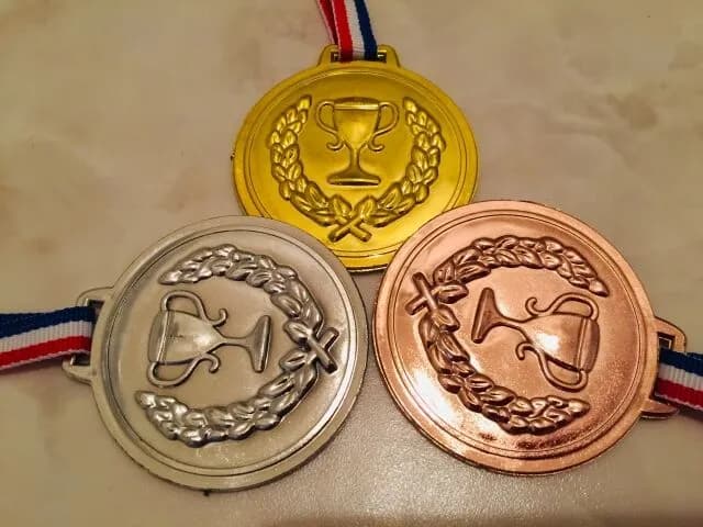 金、銀←ええやん 銅←こいつ