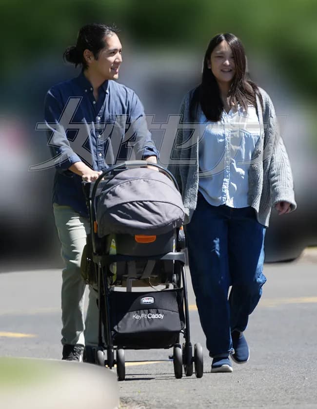 【写真あり】女性セブン、小室圭&眞子夫妻がベビーカー押す姿を激写