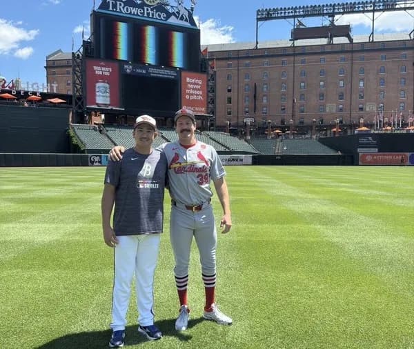 菅野「マイコラス久しぶりー」 マイコラス「(メジャー来るの)遅えよ!」