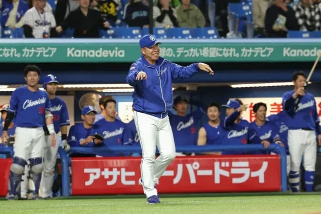 威厳>>>>>>ホークアイ(笑)(笑)(笑)