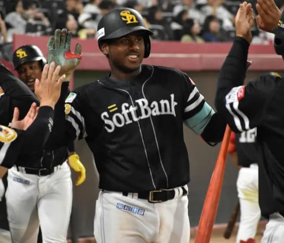 【ソフトバンク】恐るべきドミニカ出身17歳の大型遊撃手「いい当たり」3軍韓国遠征で7戦4発!