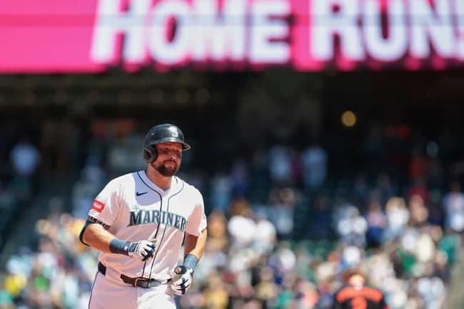 【MLB】マリナーズの捕手ローリー、大谷翔平に1本差つけるメジャー単独トップ24号! 再び大谷を突き放す1発