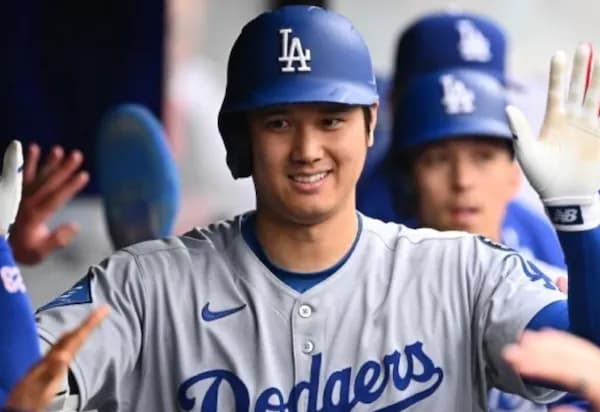 大谷翔平は二刀流をやめるべきか?アメリカで賛否...「投手復帰にメリットない」「ドジャースの攻撃力が落ちる」