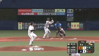 【オリックス対巨人1回戦】巨人、6回表1アウト一二塁から大城のタイムリーで1点を返す!大城は27打席ぶりの安打!!!!!