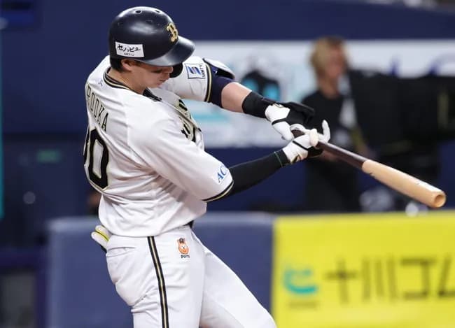 オリックス痛恨 広岡大志が右肋骨骨折で離脱 6日阪神戦の接触プレーで右脇腹強打