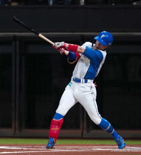 これぞ新庄流選手育成法!プロ通算1本塁打の日本ハム・五十幡に“サトテル”のススメ