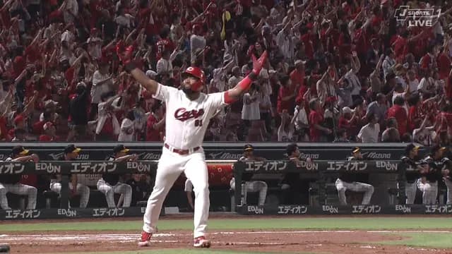 広島・ファビアン、逆転満塁ホームラン確信歩き!!!! カメラワークかっこよw