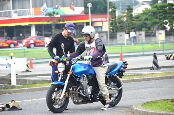 【悲報】バイク教習、想像の5倍キツいんやが…