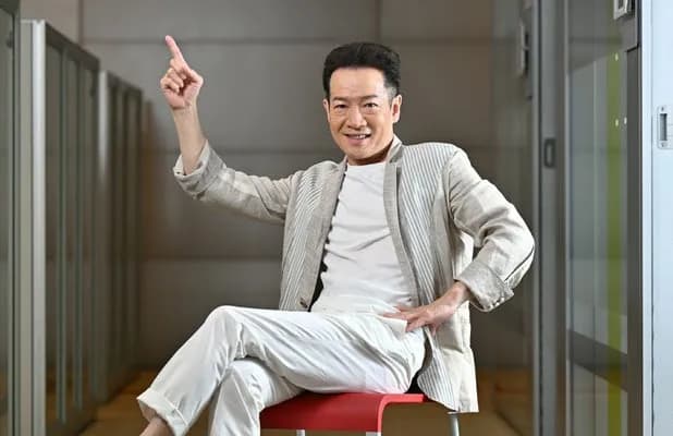 田原俊彦さん、足を高く上げた自身の写真について「真ん中の足はもっと上がるんだけどね(笑」