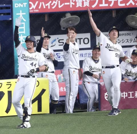 トンさんダメ押し2ランHRキタ━━━━(゚∀゚)━━━━!!