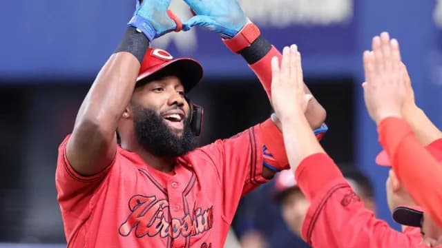 カープファビアン、10号先制ホームラン!10桁本塁打到達弾でドラ2佐藤柳之介を援護!!