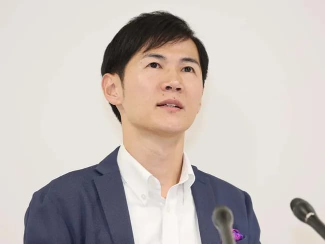 【悲報】石丸、街頭演説するも蓮舫の半分しか人が集まらずwwww