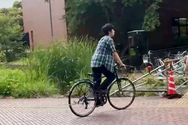 悠仁様、友人達とノーヘルで爆走wwww