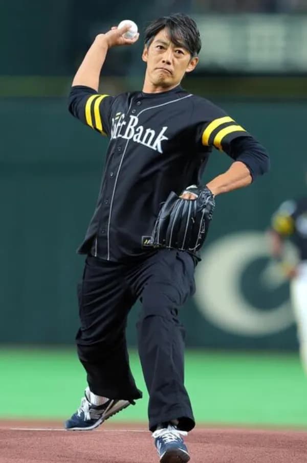 反町隆史、東京ドームでノーバン始球式「20年の重みに恥じないよう投げた」ソフトバンク―日本ハム戦