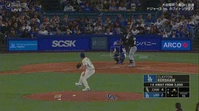 ドジャースに緊急事態 マンシーが左膝負傷か、肩を借りて退場