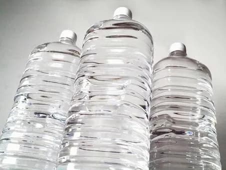 【7月5日】今スーパー行ったら水2リットル5本抱えてるおっさんとすれ違ったwwww