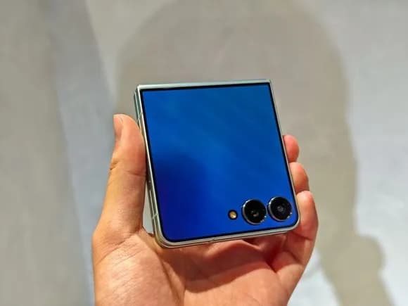 【朗報】サムスン、究極の新折りたたみスマホを発表wwwwwwwwwww