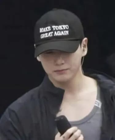 BTSのジョングクさん「東京を再び偉大に」と書かれた帽子を着用して謝罪