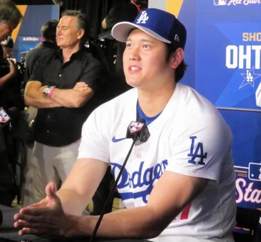 大谷翔平 前日会見「ドジャース以外ですごい選手は?」の問いに、ドジャースの中継ぎ投手の名前をあげる