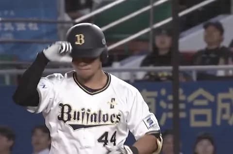 トンさん延長10回無死満塁から勝ち越しの犠牲フライ!!!!!