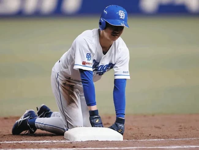 中日尾田 9盗塁 6盗塁死 5牽制死