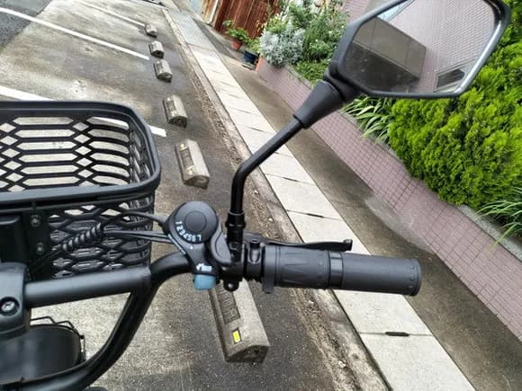 【疑問】自転車にミラー付いてないのおかしくね?怖すぎるやろ・・・・・